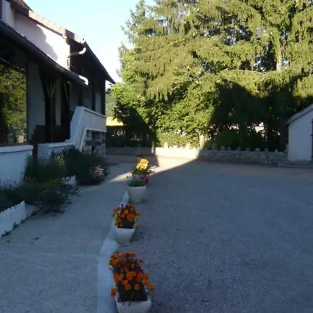 Holiday home Maison Spacieuse Avec Jardin Clos, Piscine Privative Et Sauna, Proche Centre De Saint-pourcain - Fr-1-489-60 Saint-Pourcain-sur-Sioule